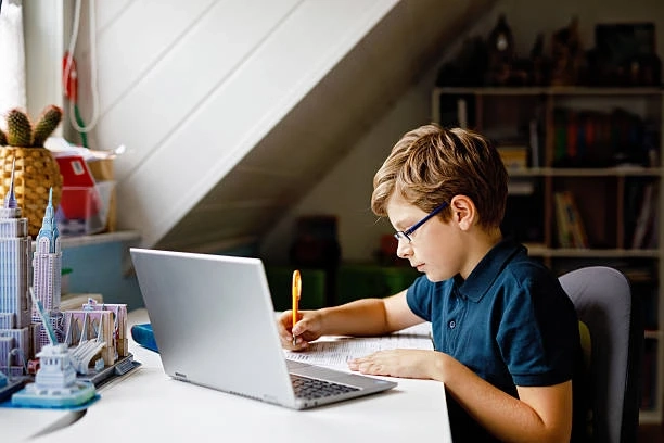 How Parents Can Support Kids in Online School Programs