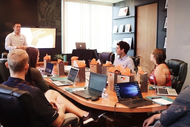 What Are the Best Tips for Managing Employees