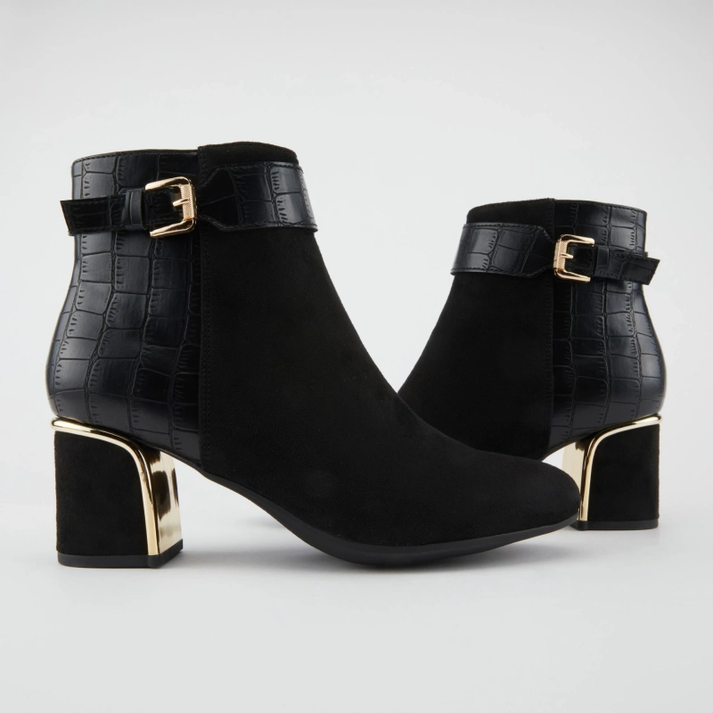 Discover Artistry in Every Step: Exploring the Elegance of L'Artiste Shoes!