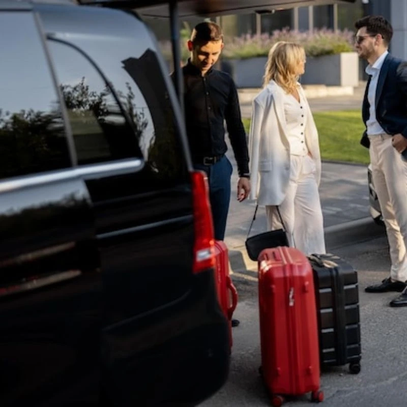 What Are the Key Features of Reliable Business Chauffeur Hire?