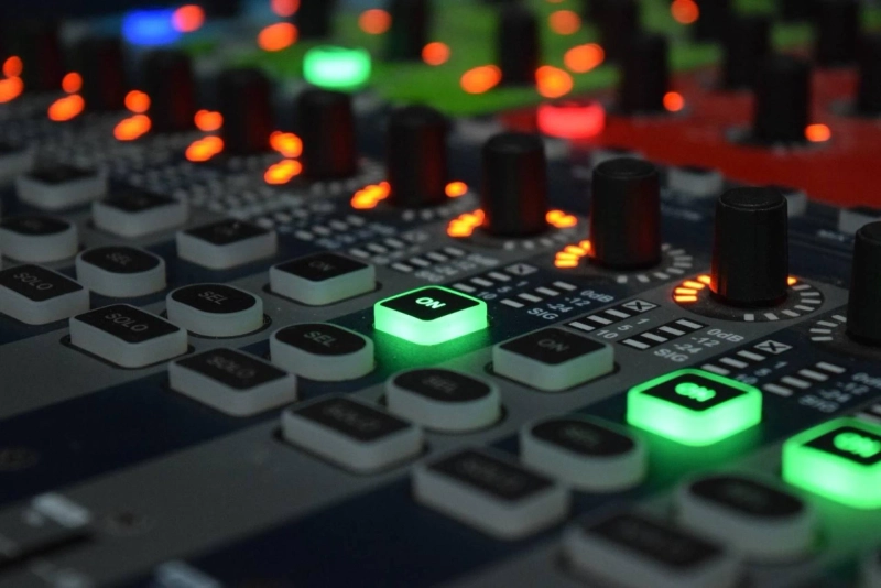 Why Professional Studio Training Is Better Than Self-Learning