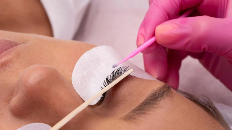 Thinking About Classic Eyelash Extension? Here Are 12 Reasons It’s Totally Worth It