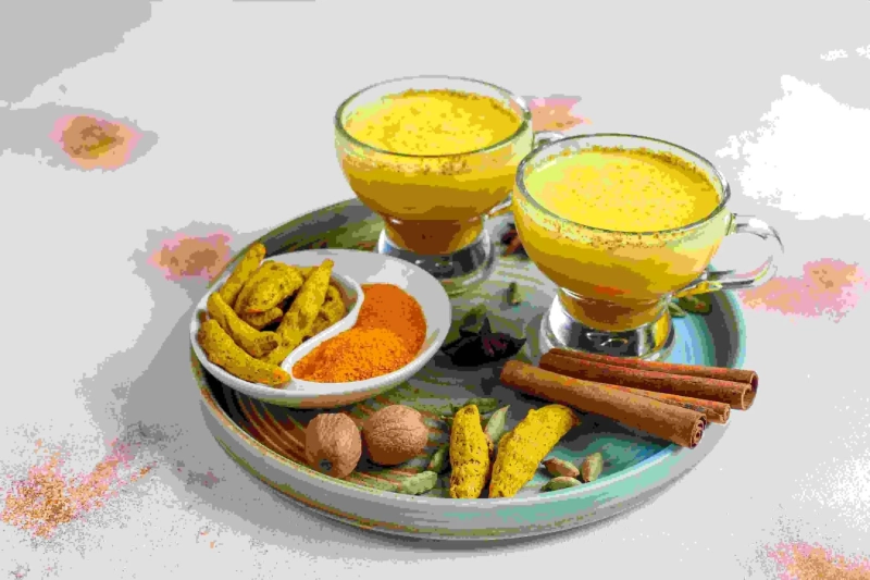 Turmeric Water for Weight Loss, Menstrual Health, and Other Benefits
