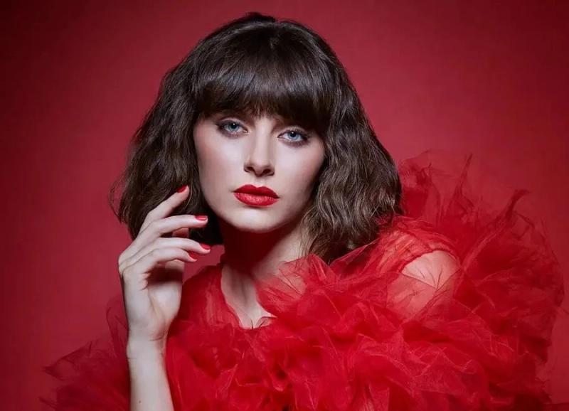 7 Wig Selection Tips For A Stunning Christmas Eve Look