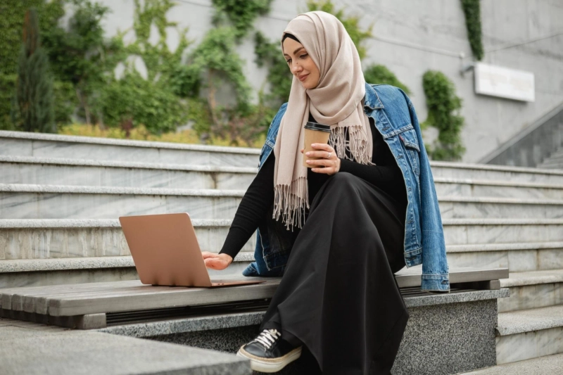 Feel Beautiful and Confident in Every Irani Abaya You Wear