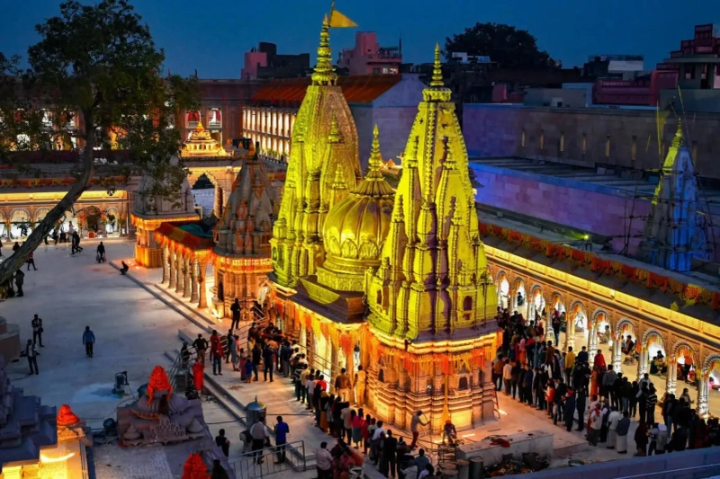 Famous Temple in Varanasi: Kashi Vishwanath Temple