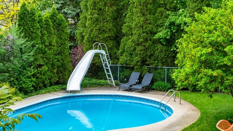 Top 7 Signs Your Swimming Pool Needs Immediate Repairs