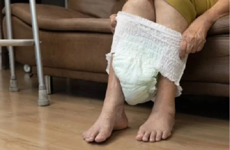 Managing Urinary Incontinence: Tips and Solutions for Selecting the Best Diapers for Senior Citizens