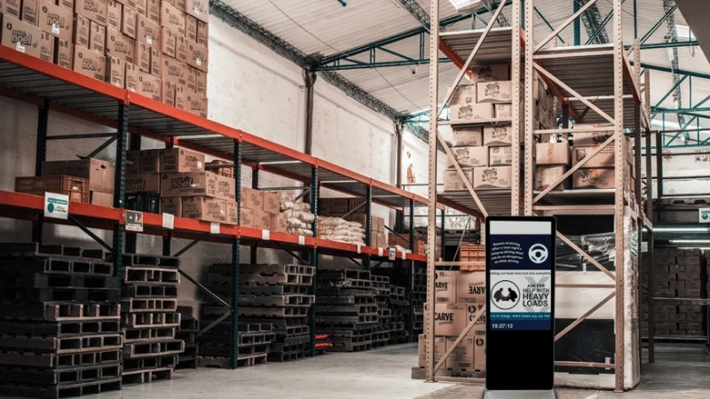 Digital Signage in the Manufacturing Industry: Optimizing Operational Communication