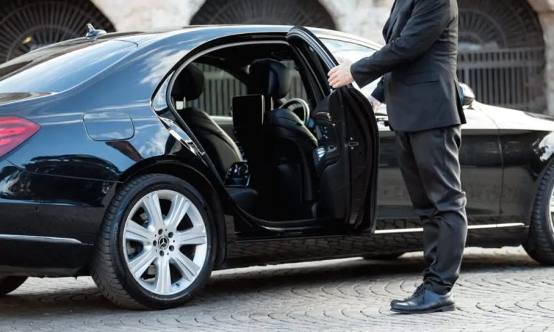 Executive Car Service: Elevating Your Travel Experience