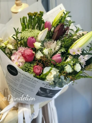 Celebrate in Style with Luxury Christmas Flowers from Dandelion Floral and Foliage Design