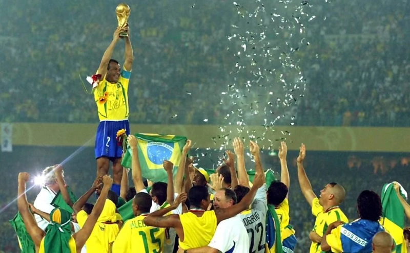 Na quarentena, assistir a final da Copa de 2002 vira programa de família