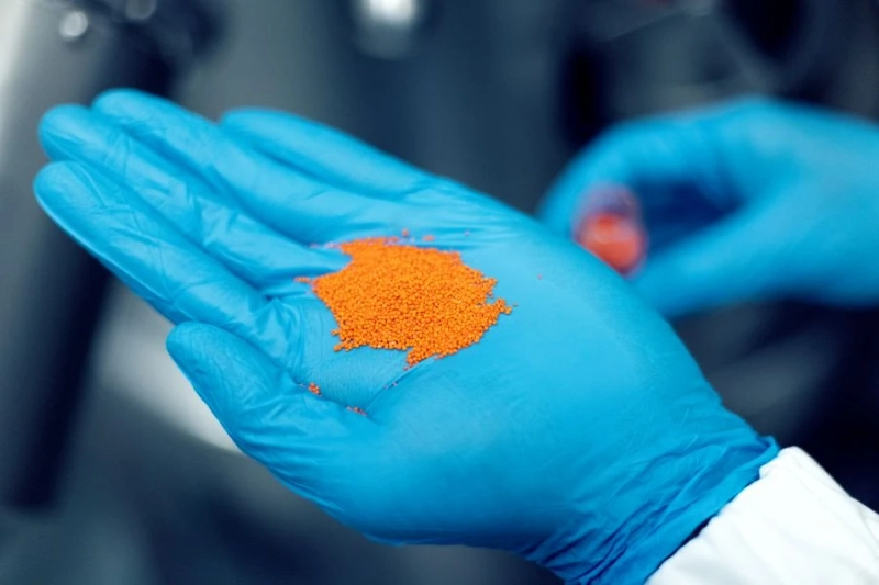 Scaling Wurster Coating: Preserving Critical Operating Behaviors Across Equipment Sizes