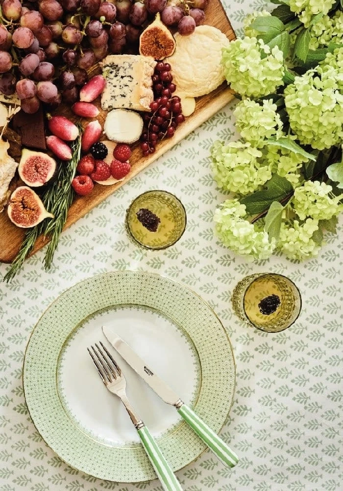 From Casual Brunch to Fancy Dinner: Dressing Up Your Table with Florals