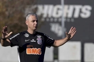 Corinthians e Santos vão jogar às 11h em pleno verão, o que é desumano