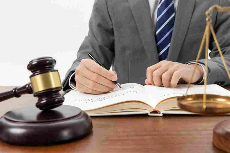 How to Choose the Right Civil Litigation Attorney for Your Needs