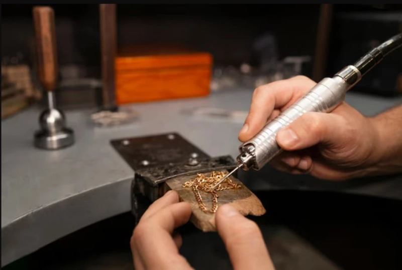 Why Welded Jewelry is the Ultimate Symbol of Love & Friendship