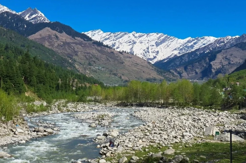 Delhi to Manali Volvo Package with Snow Points & Local Tours