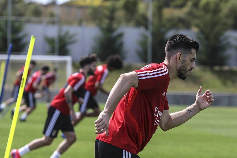Com volta do futebol alemão, veja situação de outras ligas pelo mundo