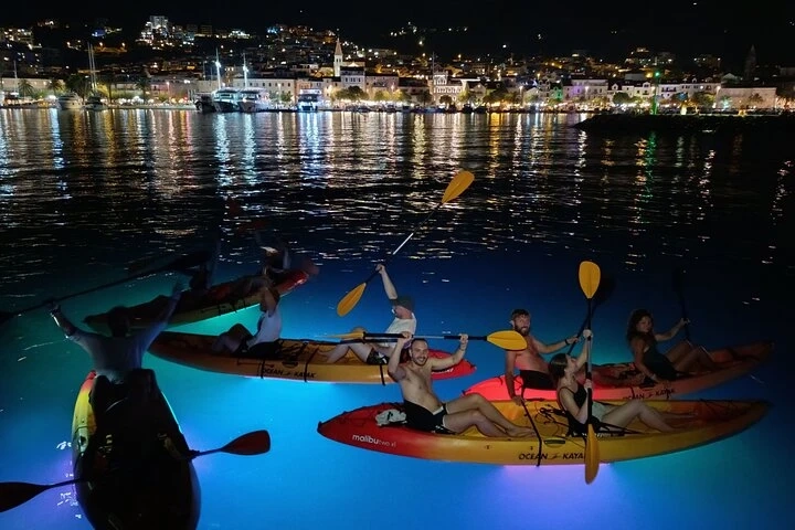 How to Select the Best Underwater Lights for Kayaking Adventures