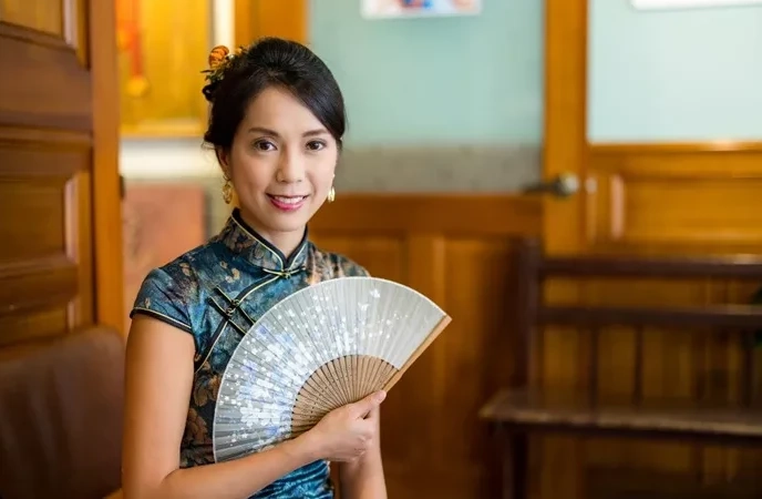 Can a Non-Chinese Person Wear a Qipao?