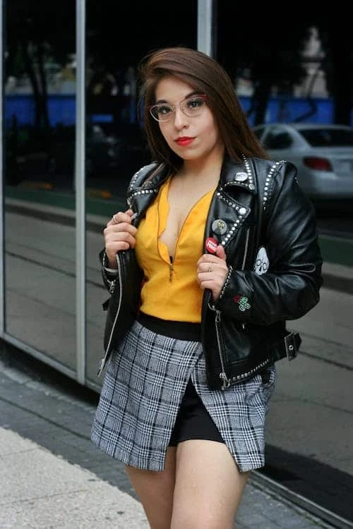 Choosing the Perfect Outfit for Stylish Leather Skirts for Women