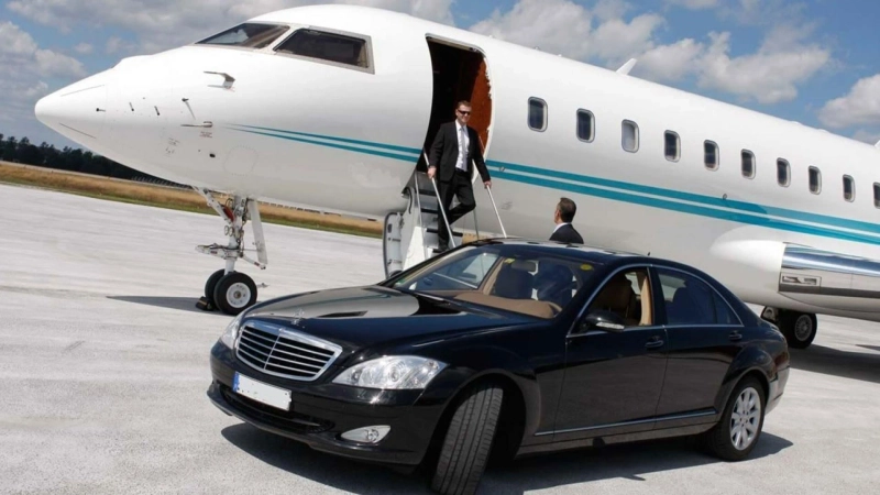 Make Your Arrival Special with Airport Limousine Toronto
