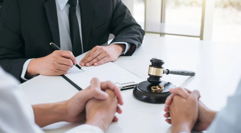 Top 7 Qualities That Define a Reliable Best Consumer Court Lawyer