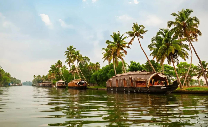 Kochi to Canals: A Seamless Weekend Backwaters Plan