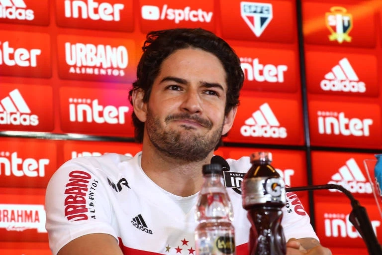Rescisão de Alexandre Pato é publicada, e atacante está livre no mercado