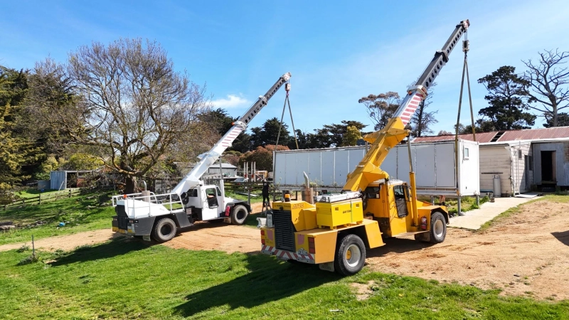 From Tight Job Sites to Heavy Lifts: How Crane2U Maximizes Efficiency with the 40ft Franna Crane