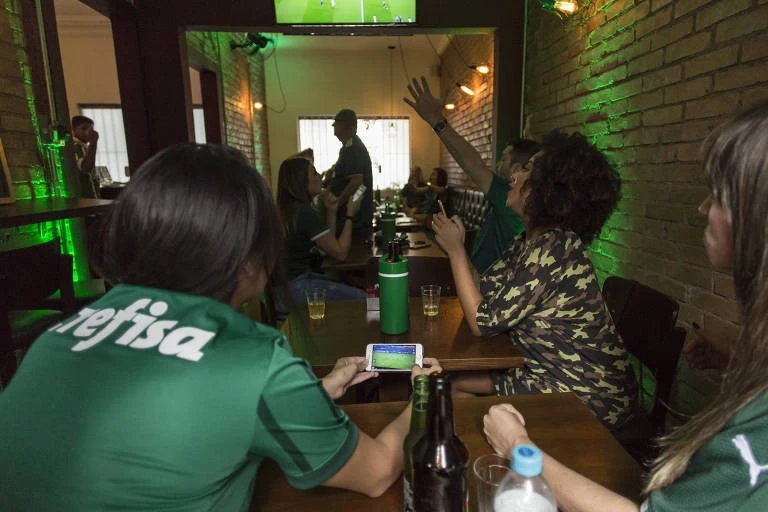 Para clubes, Turner força rescisão para não pagar multa superior a R$ 1 bi