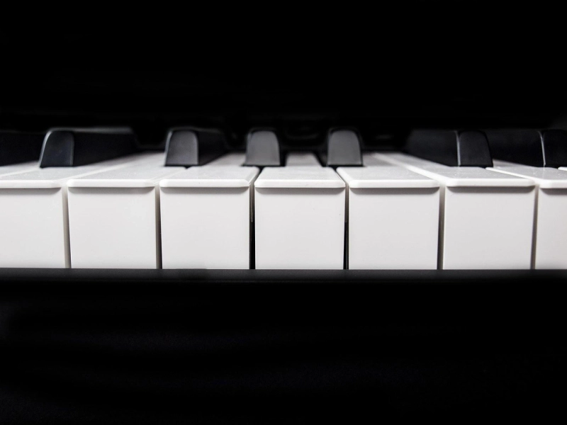 Is it possible to learn to play music exclusively online?