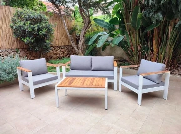 Which Furniture Should You Keep In Your Yard?