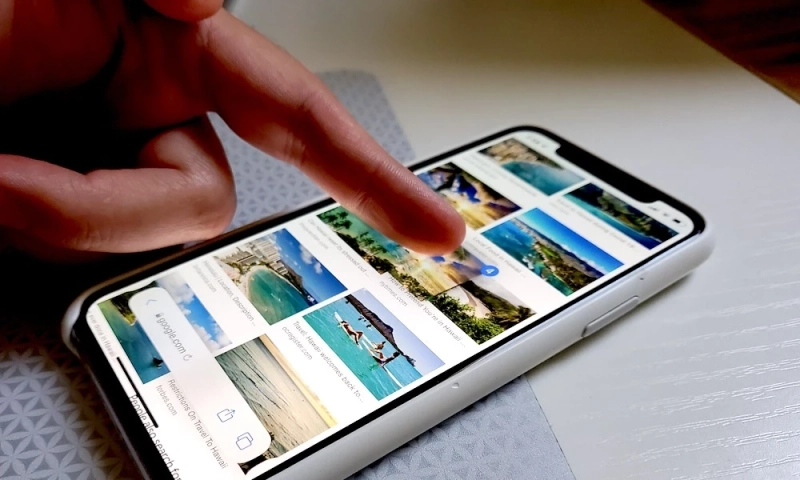 Here’s How You Can Save Multiple Photos from Safari at Once in iOS 15