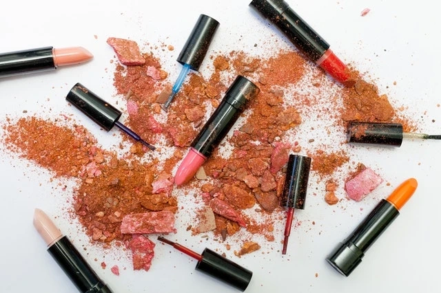 DIY Natural Lipstick Recipes For Beautiful Red Organic Lipsticks