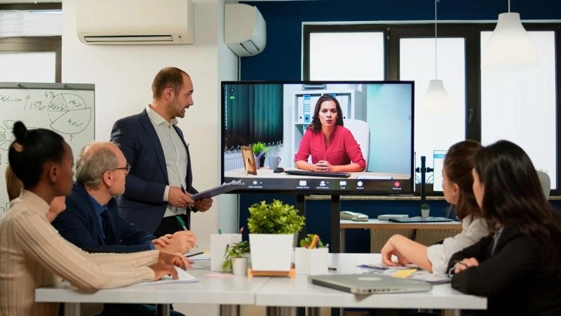 5 Tips for Choosing the Right Webcam for Hybrid Conference