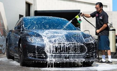 Car engine wash: why it is important and how to do it