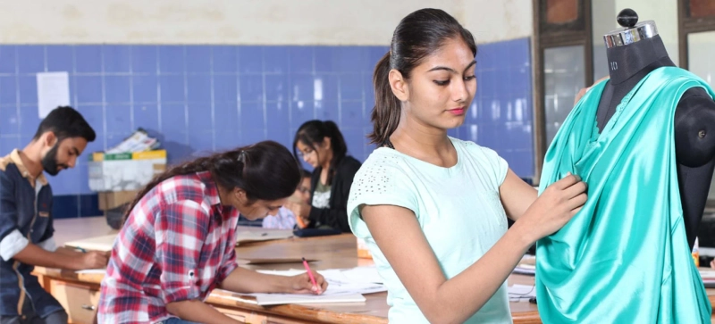 Exploring Career Growth Opportunities with a Master’s in Fashion Design