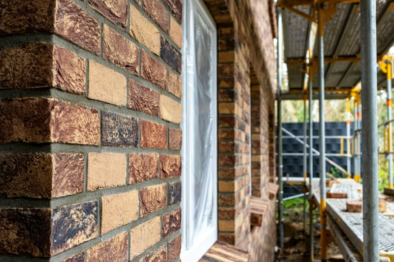 Natural Stone Veneer vs. Manufactured Options: Why Real Stone Veneer Stands Out