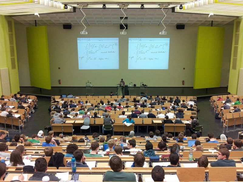 Which are the best IIT JEE coaching classes in India?