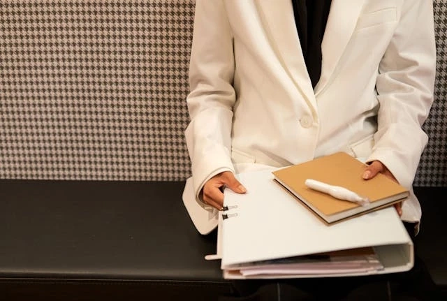 Salesperson Jobs Japan Foreigners: Career Guide by Comfys Career