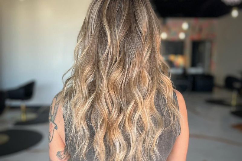 Things You Should Discuss with Your Hair Color Specialist Before Coloring Your Hair