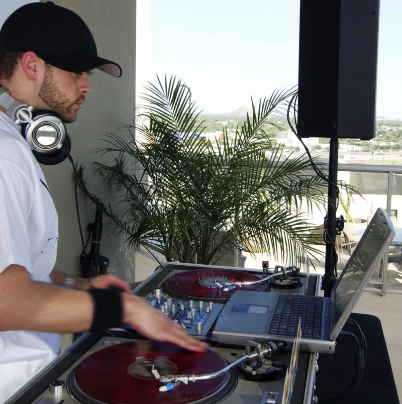 2 Things Your Dj Can Cause To Go Wrong At Your Wedding