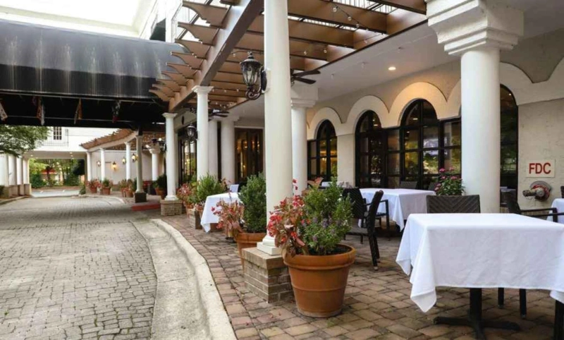 Chapel Hill's Hidden Outdoor Dining Gems: Discovering Local Patio Paradise